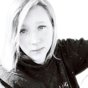 Meet your Posher, Elise